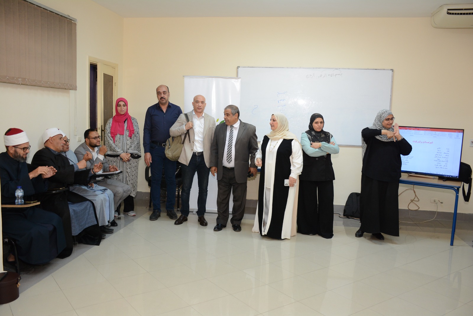 أمين عام مؤسسة "أركان للتنمية المستدامة" يتفقد أعمال دورة تأهيل الدعاة لاستخدام لغة الإشارة بمنظمة خريجي الأزهر